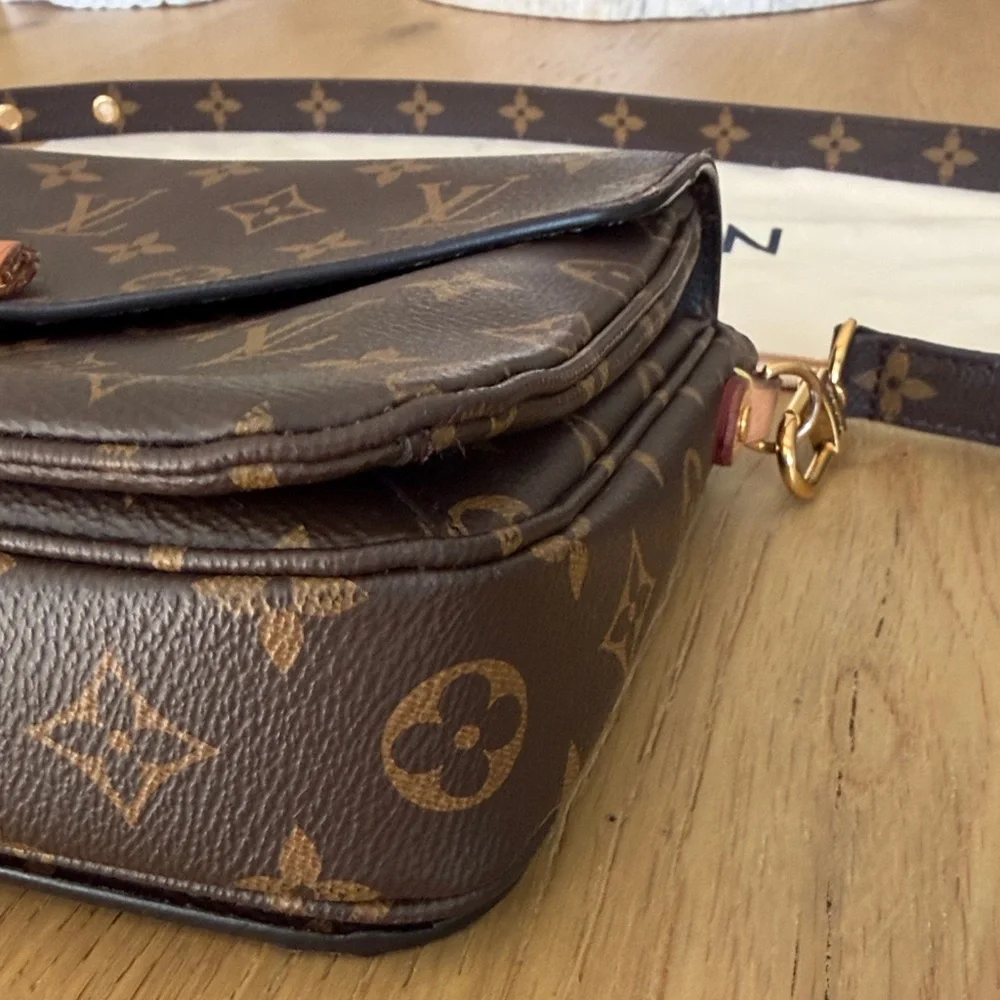 AUTHENTIC Louis Vuitton Pochette Métis MM